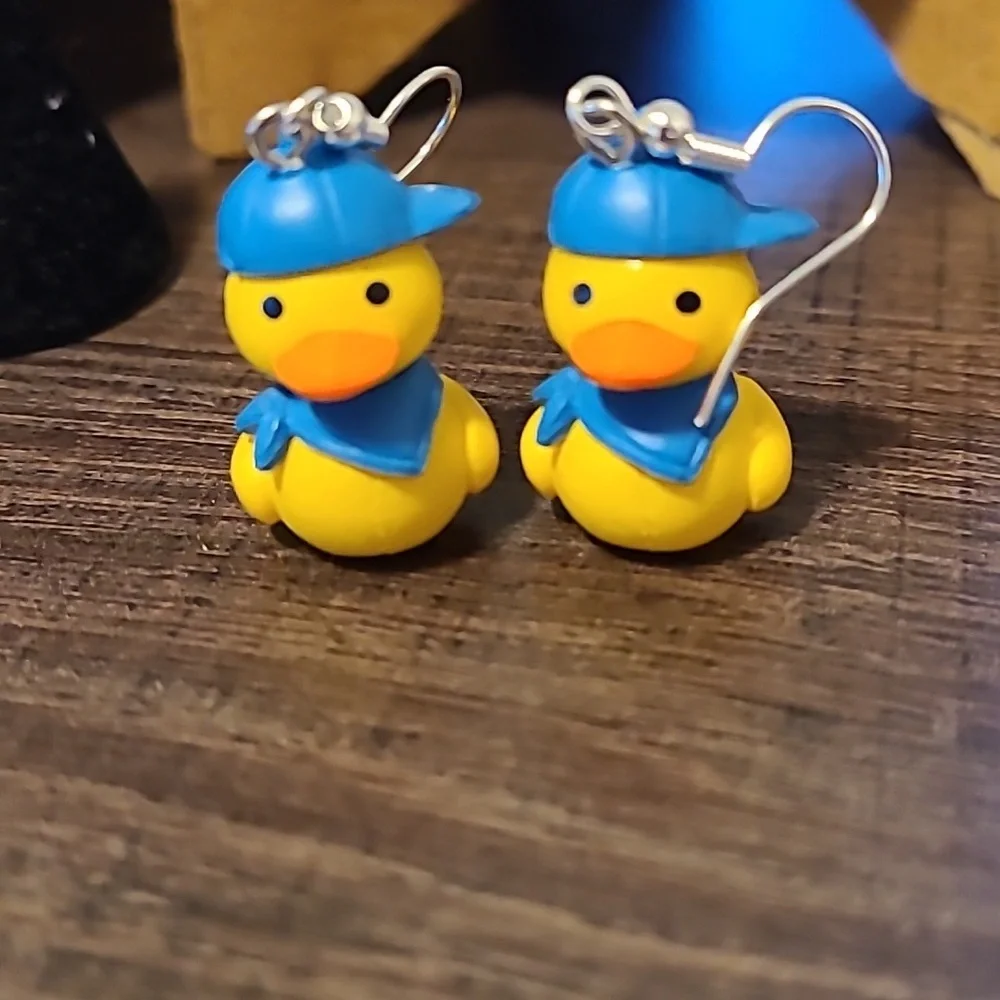 Duck Earrings with Blue Hat Novelty Fun Quirky Cute Dangle Drop - Picture 6 of 6